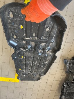 Toyota Hilux - krycí plechy - 7