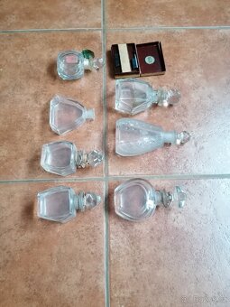 Staré flakóny, broušené sklo - 7