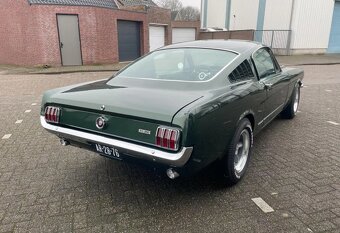 Ford Mustang Fastback - 7