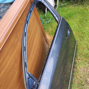 Levé přední dveře VW Passat B6 - 7