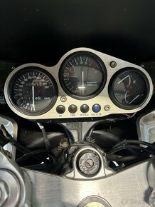 Kawasaki ZX9 - 7