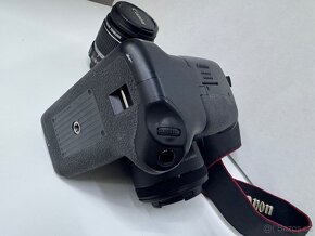 Canon EOS 550D + 18-55mm IS + 50mm + Battery holder - 7