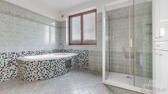 Velký rodinný dům 6 + 2, na pozemku 1.067 m2, Tuchoměřice, P - 7
