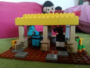 Lego Minecraft koňská stáj - 7