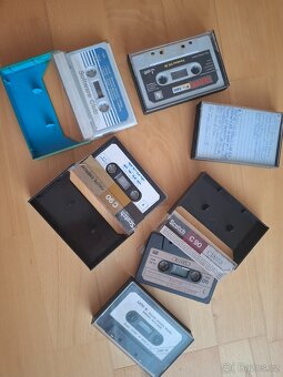 Soubor 24 kusů kazet pro Commodore 64 a VC20 - 7