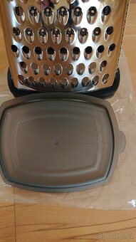 Struhadlo KitchenAid čtyřstranné se zásobníkem - 7