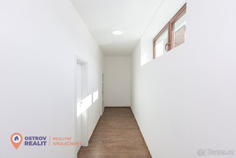Pronájem moderního bytu 2+kk s lodžií – 84 m², Langrova, Šum - 7