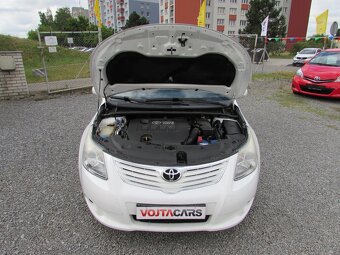 Toyota Avensis 1.6i 97kW kombi,2.majitel, serviska, nová STK - 7