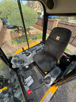 Bagr JCB 35z-1, 485mth, 2022, powertilt - TOP stav - 7