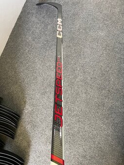 Nová kompozitová hokejka CCM JetSpeed FT6pro, zahnutí pravé - 7