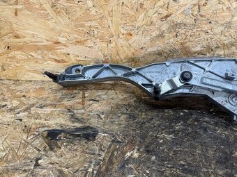 MOTOREK PŘEDNÍHO STĚRAČE MERCEDES W211 - 7