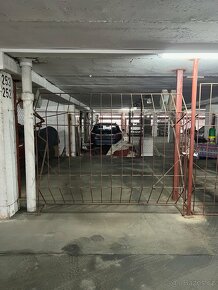 Investice -garáž na Proseku P 9 Lovosická zamykatelná - 7
