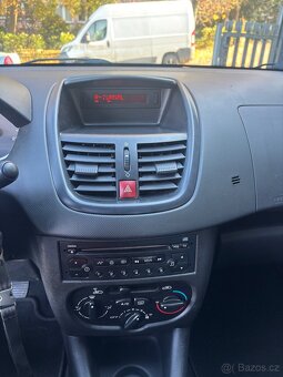 Peugeot 206+ rok 2010 1,1 benzin - 7