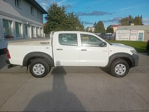 Toyota Hilux DC 2.5 I D-4D Terra 08/2013 - 7