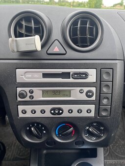 Ford Fiesta 1.3i - 7