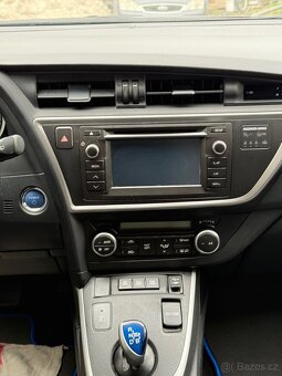 Toyota Auris 1.8 hybrid 2014r - 7