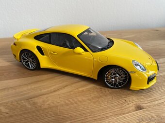 Porsche 911 (991) Turbo S 1:18 Minichamps - 7