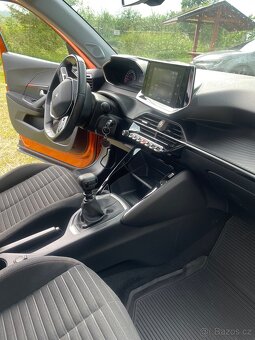 Prodám Peugeot 2008 1.2 96kw r.v.2020 - 7