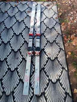 Sjezdové lyže Fisher RCA, Atomic a Artis 648 s vázáním - 7