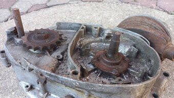 ČZ 125 motor - 7