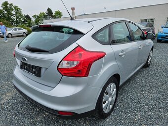 FORD FOCUS 1.6i 77KW HATCHBACK 2011 102TKM - 7