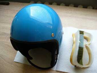 CSSR-retro stara moto prilba jak nova a dobove bryle. - 7