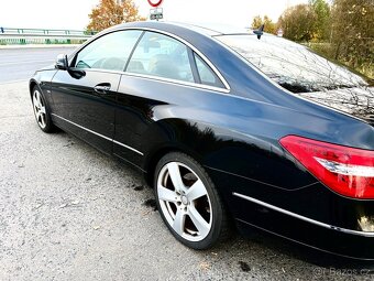 Mercedes-Benz E 220 CDI Coupé (2011) - 7