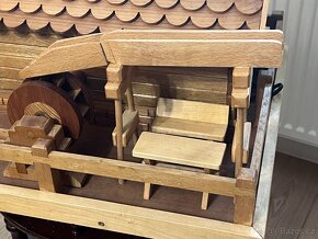 Veliký dřevěný model stavení vodního mlýnu ruční práce - 7