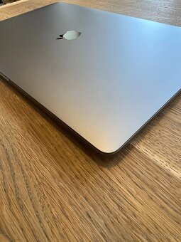 MacBook Pro 2019 | i9 | 90% baterie | záruka 12 měsíců - 7