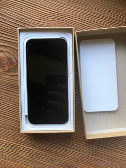 Apple iPhone 15 Pro 512GB - bíle titanový - 7