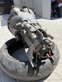 Motor bmw m43b16 74kw a převodovka 318i - 7