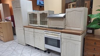 Bílá rustikální kuchyňská linka - 7