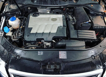 VW Passat B6 kombi r.v. 2008 černá metalíza kód barvy LC9X - 7