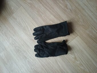 Vojenské oblečení, boty, opasek, popruh, barakuda, rukavice. - 7