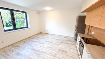 Pronájem bytu s balkonem 2+kk, 40 m2 - Znojmo, ul. Jarošova - 7