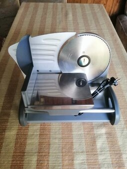 Kuchyňský elektrický kráječ - 7