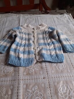 Zimní  overal 3 až  6 měsíců, dupačky  ,čepičky - 7