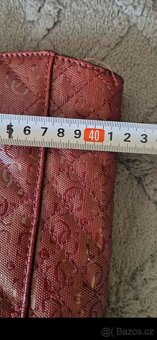 Vínová  kabelka Guess - 7