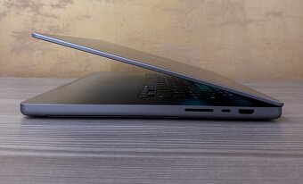 MacBook Pro 16" 2021 M1 Pro 16GB 512GB šedý - 7