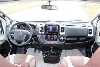 BURSTNER IXEO 710 - 7