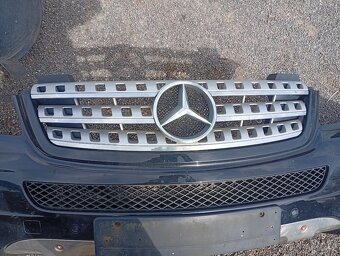 MERCEDES BENZ ML W164 PŘEDNÍ NÁRAZNÍK ČERNÝ KOMPLETNÍ - 7