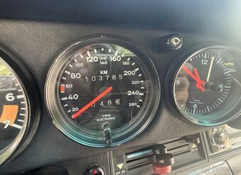 Porsche 911 Carrera (930 SC) - 7