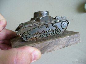Stary kovovy model valecneho "OBRNENEHO VOZIDLA. - 7