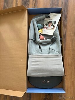 BabyBjörn Lehátko Bliss Light Grey 3D Jersey + hračka - 7