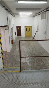 Pronájem zatepleného skladového prostoru (400-1246 m²) u D1 - 7