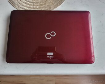 Fujitsu Lifebook AH531 i3 - 7