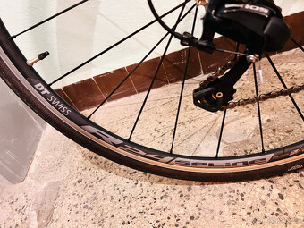 KARBONOVÉ SILNIČNÍ KOLO: CANYON ENDURACE CF - 7