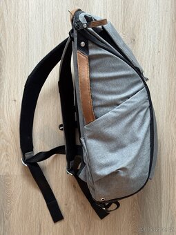 Peak Design Everyday Backpack v1, šedý (20l) - 7