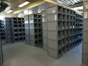 Regálové plastové stohovatelné úložné boxy - 7