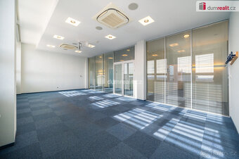 K pronájmu, komerční-kancelářský objekt (až 2.300 m2) s park - 7